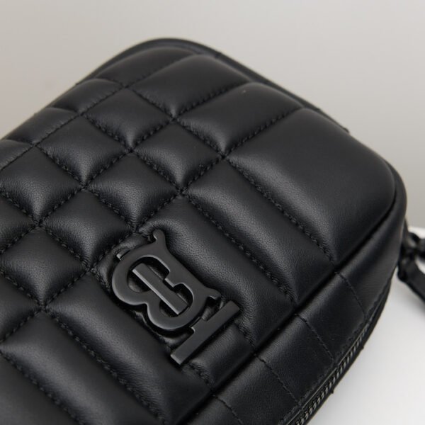 Burberry So Black 相機包：圖片 3