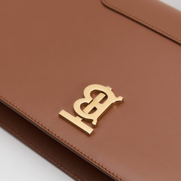 Burberry TB 斜背腋下包 焦糖色：圖片 2