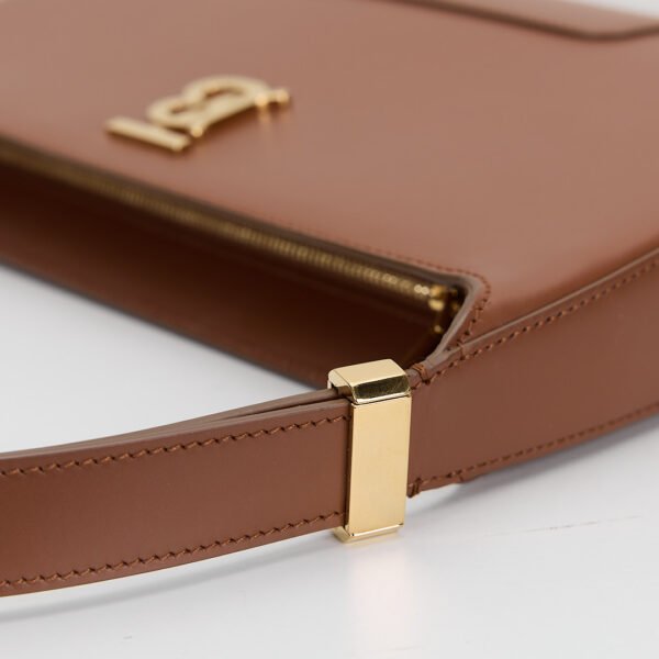 Burberry TB 斜背腋下包 焦糖色：圖片 4