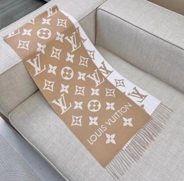 LOUIS VUITTON LV 經典老花 奶茶色 羊毛 圍巾