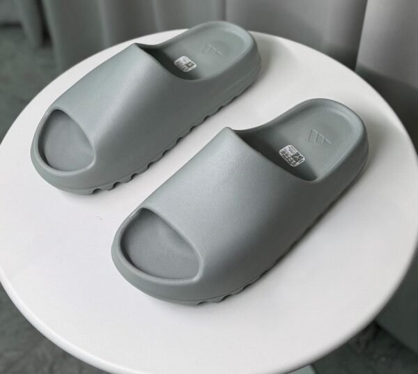 Yeezy Slide 拖鞋